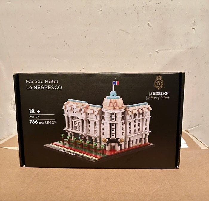 Lego Set - Architecture - Le Negresco (70/100) - Lego, Kinderen en Baby's, Speelgoed | Duplo en Lego