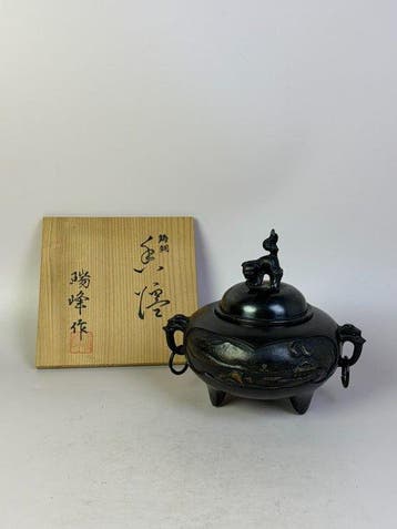 Japanese cast bronze incense burner, made by Zuiho,, Antiek en Kunst