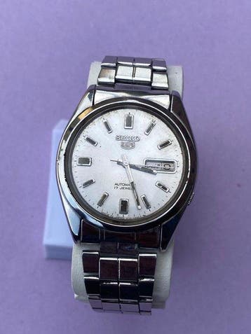 Seiko - A Classic Vintage Seiko 5 Automatic 7009 - 17 Jewel
