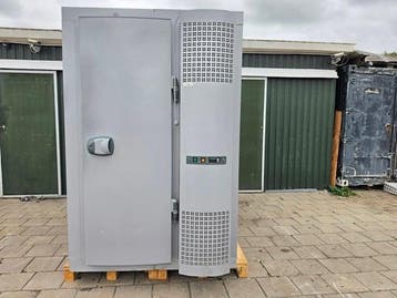 Vriescel 140 x 200 x 211 cm stekker klaar, Nieuw in verpakking, Koelen en Vriezen