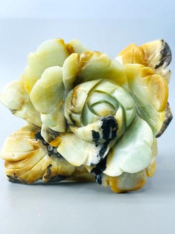 ***NO RESERVE*** Elegant amazoniet bloem-snijwerk – Een