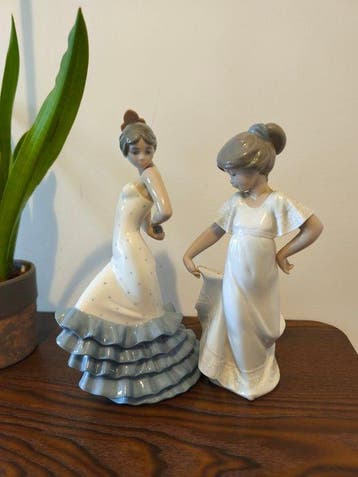 Nao by Lladró - Beeldje - Nao figures (2) - Keramiek