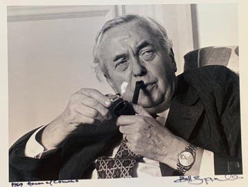 Harold Wilson In the House of Commons hand signes - Bill