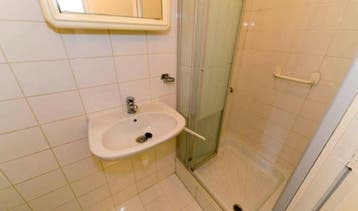 Te Huur Studio Rogstraat In Den Haag, Huizen en Kamers, 20 tot 35 m², Den Haag