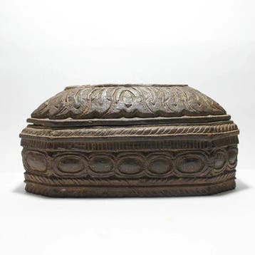 Antieke houten doos met houtsnijwerk en lak - Hout - Nepal -