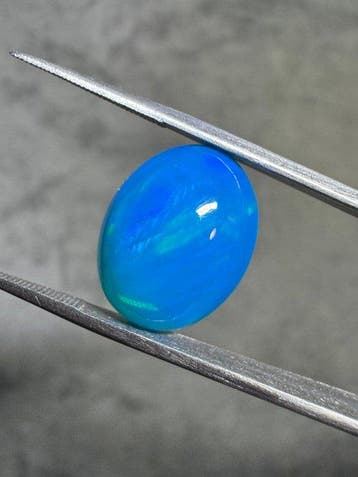 Natuurlijke blauwe opaal uit Ethiopië. 5,97 karaat. Geen