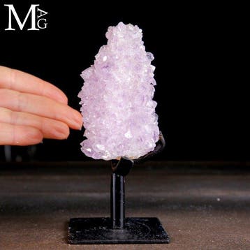 Licht lavendelkleurige amethist-stalactiet met delicate