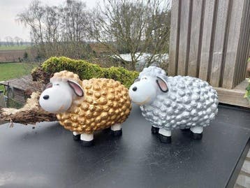 Beeld, set of 2 colorful lambs - 17 cm - polyresin