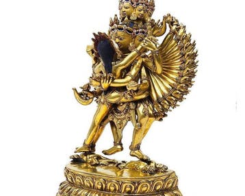 Een grote vergulde bronzen figuur van Chakrasamvara in, Antiek en Kunst
