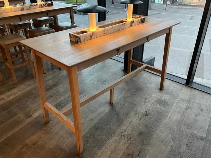 Hutten bartafel met marmeren blad – 2 exemplaren beschikbaar, Zakelijke goederen, Horeca | Meubilair en Inrichting, Meubilair