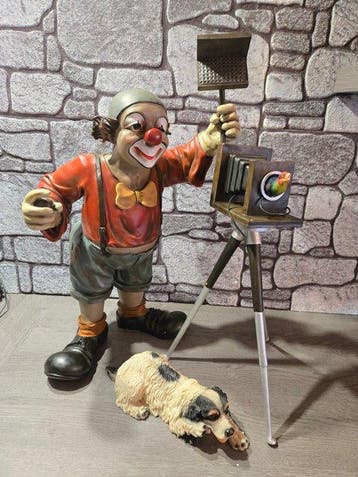 Act France - Beeld, Clown als fotograaf met hond - 65 cm -