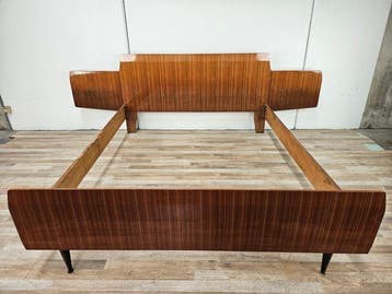 Bed - Tweepersoonsbed uit de jaren 60 in notenhout -
