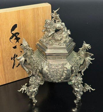 peonies and lions, featuring phoenix-shaped handles and