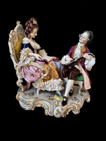Aelteste Volkstedter - Beeldje - Large Rococo Lace Porcelain