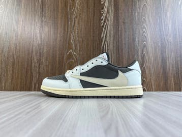 Air Jordan 1 Retro Low | Travis Scott Reverse Mocha, Wit, Nieuw, Ophalen of Verzenden, Sneakers of Gympen