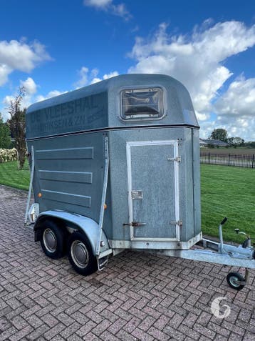 Leuke 1,5 paards paardentrailer! Polyester opbouw!, Ophalen, Zo goed als nieuw