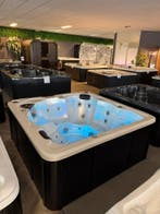 Compacte Luxe Spa / Jacuzzi 200x200 – 2-Speed Pomp - 220V, Ophalen, Zo goed als nieuw, Pomp, Vast