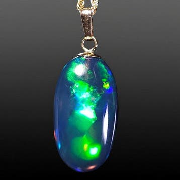 6,60 ct Elektrisch blauw & smaragdgroen vuur ovaal gerookte