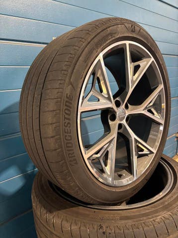 Originele Audi Q8 / SQ8 / RSQ8 - 22 inch zomerset, Auto-onderdelen, Ophalen, Gebruikt, 285 mm, Banden en Velgen