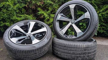 Bentley Bentayga 22 Originele Velgen Gloss Black Polished, Gebruikt, 285 mm, Banden en Velgen, Overige maten