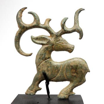 Ordos Brons Ornament met staand hert