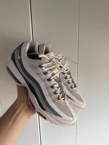 Nike Air Max 95 – Grijs/Wit/Zwart – Maat 43, Kleding | Heren, Verzenden, Wit, Nike, Nieuw