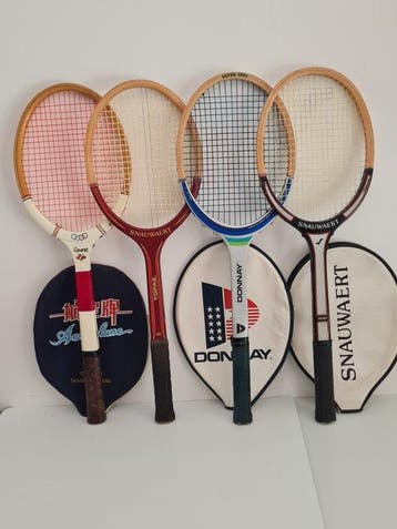4 unieke vintage houten tennisrackets met 3 beschermhoezen -, Nieuw