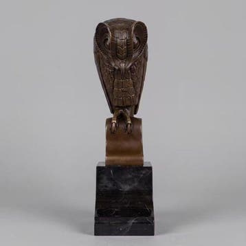 Beeld, Bijzonder sculptuur van een uil 25.5 cm. Naar: M de