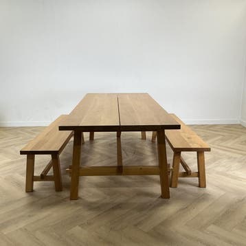 Ikea Mockelby eikenhouten tafel + 2 bankjes  (hxbxd) 235x100, Huis en Inrichting, Ophalen of Verzenden, Gebruikt