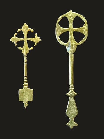 Ethiopië: 2 antieke orthodoxe handkruisen uit Gondar en