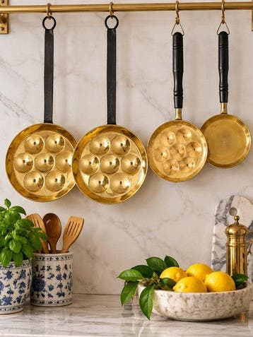 Pan (4) - Verguld messing - French country deco item