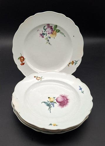 Meissen - Tafelservies - 4 x antieke borden met bloemendecor