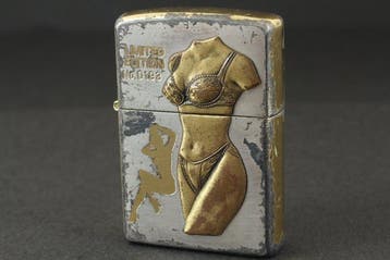 Zippo - Limited Edition Relief Art Sexy Girl - Zakaansteker, Verzamelen, Nieuw