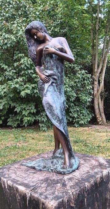 sculptuur, vrouwelijk beeld staande dame - 45 cm - Brons, Antiek en Kunst