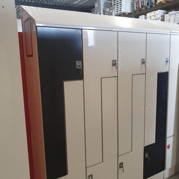 8-deurs Oostwoud ruimte besparende Z-lockerkast - 220x160x50, Huis en Inrichting, Kasten | Lockerkasten, Ophalen of Verzenden