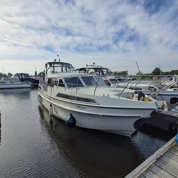 Motorjacht, Broom, Crown 37, Nieuw