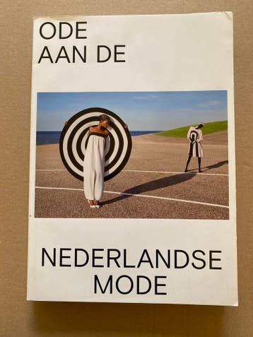 Catalogus Nederlandse Mode - 100 creaties 1885-2015 in kleur, Boeken, Verzenden, Nieuw