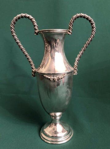 CC207 - Vaas - Een massief zilveren argento van 925/000, 304