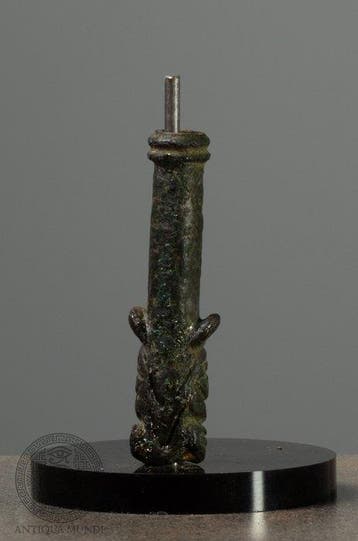 West-Aziatisch Brons Tubular Idol met gestileerde dierkoppen