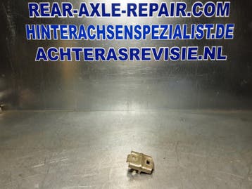 Klem om kofferbakhaak vast te zetten van een Opel Ascona,..., Auto-onderdelen, Interieur en Bekleding, Verzenden, Gebruikt, Opel