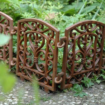 Decoratief ornament (4) - Gietijzeren hek bloem