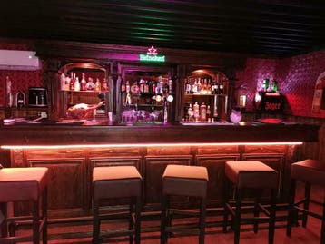 Cafe Bar, prive Barren en Lambrisering voor betaalbaar prijs, Zakelijke goederen, Nieuw zonder verpakking, Barinrichting