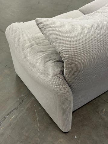 Cassina Maralunga 3-zits| Vintage | NIEUWSTAAT + Garantie, 250 tot 300 cm, Stof, Driepersoons, 75 tot 100 cm