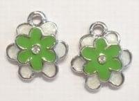 5 x Per stuk Metalen bedel bloem met groen/wit epoxy en s..., Ophalen of Verzenden, Nieuw, Bedel