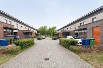Te huur: Huis Henry Moorestraat in Almere, Huizen en Kamers, Almere, Flevoland