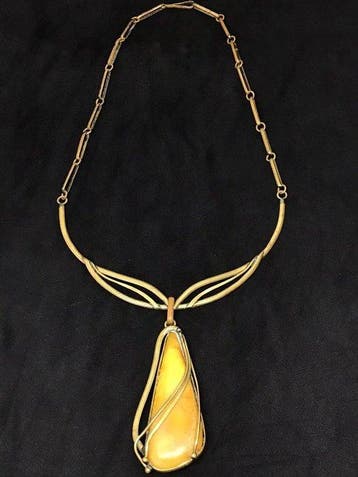 Het Keizersdrupje: Vintage Art Nouveau butterscotch amber
