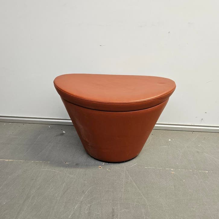 Montis design hocker by Fabian Cup door Simon Pengelly - ora, Huis en Inrichting, Banken | Voetenbanken en Poefen, Ophalen of Verzenden