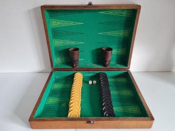 Bordspel - Oude backgammon in unieke houten koffer - L. Van