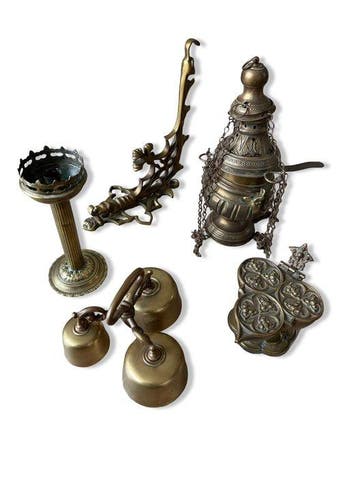 Prachtige 5 delige collectie antiek lithurgisch messing