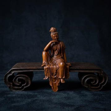 Guanyin inclusief sokkel - Buxushout, Hout - China (Zonder